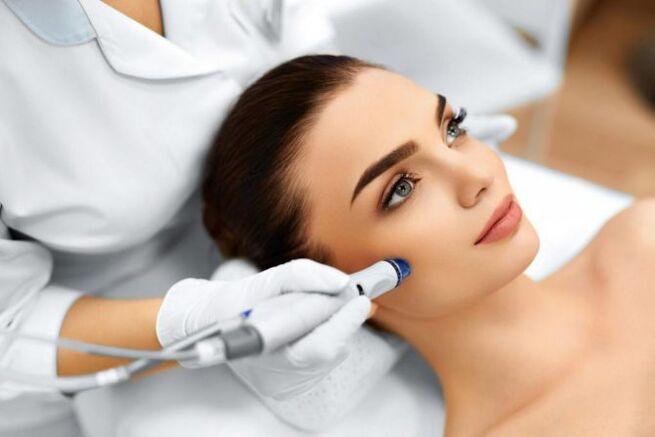 O aparelho é feito de rejuvenescimento de rosto